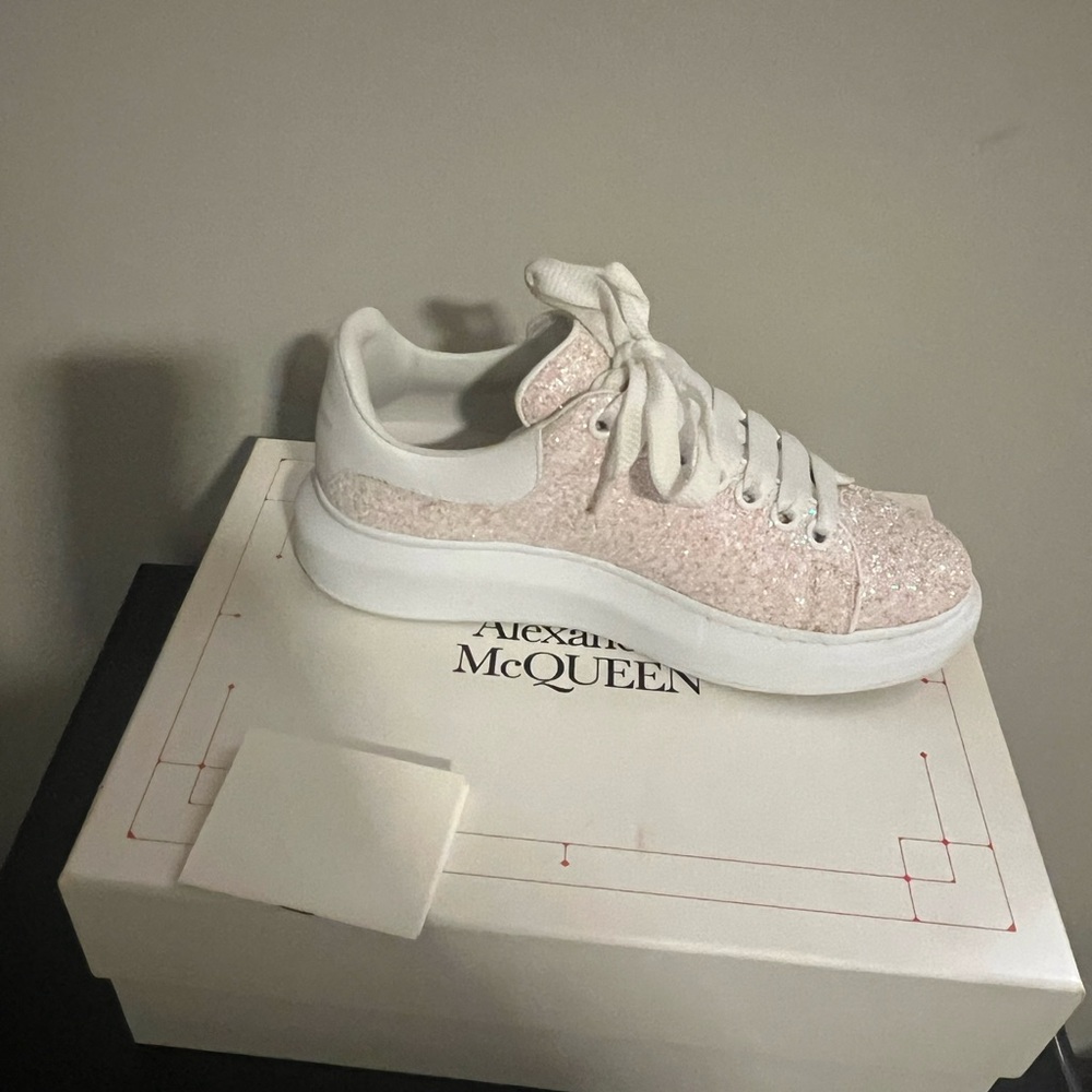 Women’s designer sneaker
